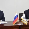 Bộ trưởng Bộ Kinh tế và Tài chính Hàn Quốc Hong Nam-ki (phải), và Phó Thủ tướng Nga Yuri Trutnev ký kết kế hoạch hành động ngày 13/2. (Nguồn: Yonhap)