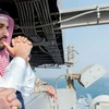 Thái tử Saudi Mohammed bin Salman đến thăm một tàu sân bay Mỹ năm 2015 trước khi trở thành người thừa kế ngai vàng của vương quốc. (Nguồn: AFP)