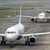 Máy bay đỗ tại sân bay Mumbai, Ấn Độ. (Ảnh: AFP/TTXVN)