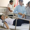 Học sinh lớp 2A5 Trường Tiểu học Trường Sơn bị ngộ độc thực phẩm được đưa đến cấp cứu tại Bệnh viện Bà Rịa-Vũng Tàu. (Ảnh: Hoàng Nhị/TTXVN) 