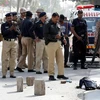 Cảnh sát Pakistan điều tra tại hiện trường vụ nổ bom. (Nguồn: Reuters)