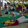Người dân ở tại khu lều tạm sau thảm họa động đất và sóng thần ở Palu, Trung Sulawesi, Indonesia, ngày 2/10/2018. (Ảnh: THX/TTXVN) 