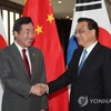 Thủ tướng Trung Quốc Lý Khắc Cường và người đồng cấp Hàn Quốc Lee Nak-yon. (Nguồn: Yonhap) 