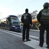 Cảnh sát làm nhiệm vụ tại Kehl, Đức. (Ảnh: AFP/TTXVN) 