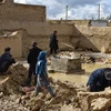 Người dân khắc phục hậu quả lũ lụt ở Mazar-i-Sharif, thủ phủ tỉnh Balkh, Afghanistan ngày 30/3/2019. (Ảnh: THX/TTXVN) 
