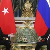 Tổng thống Nga Vladimir Putin (phải) và người đồng cấp Thổ Nhĩ Kỳ Tayyip Erdogan (trái) tại cuộc gặp ở Moskva, Nga ngày 8/4. (Ảnh: AFP/TTXVN) 