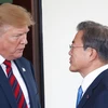 Tổng thống Mỹ Donald Trump (trái) và người đồng cấp Hàn Quốc Moon Jae-in tại lễ đón ở Washington DC., ngày 11/4/2019. (Ảnh: THX/TTXVN) 