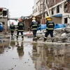 Nhân viên cứu hộ làm nhiệm vụ tại hiện trường vụ nổ nhà máy hóa chất ở Giang Tô ngày 22/3. (Ảnh: THX/TTXVN) 