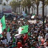 Biểu tình phản đối chính phủ tại thành phố biển Oran, Algeria ngày 9/4. (Ảnh: AFP/TTXVN)