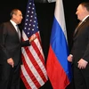 Ngoại trưởng Nga Sergei Lavrov (trái) và Ngoại trưởng Mỹ Mike Pompeo. (Ảnh: AFP/ TTXVN)