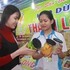 Ngày càng nhiều người tiêu dùng lựa chọn dùng hàng Việt Nam chất lượng cao. (Ảnh: Phạm Cường/TTXVN)