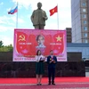 Lễ kỷ niệm 129 năm ngày sinh Hồ Chí Minh tại Ulianovsk thu hút đông đảo người dân tham gia. (Ảnh: Tâm Hằng/Vietnam+)