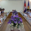 Quang cảnh cuộc làm việc tại Đại sứ quán Việt Nam ở thủ đô Phnom. Ảnh: PV/TTXVN)