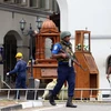 Lực lượng an ninh gác bên ngoài nhà thờ St. Anthony ở Colombo, Sri Lanka, sau vụ tấn công ngày 27/4/2019. (Ảnh: THX/TTXVN)