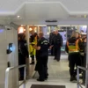 Cảnh sát Hungary điều tra tàu chở khách Viking Cruises Sigyn sau vụ va chạm với du thuyền "Hableany" trên sông Danube khiến 7 người thiệt mạng, 21 người mất tích tối 30/5/2019. (Ảnh: AFP/TTXVN)