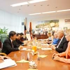 Quang cảnh buổi làm việc giữa Đại sứ Hồ Minh Tuấn và Chủ tịch tỉnh Oldřich Bubeníček. (Ảnh: Hồng Kỳ/Vietnam+)