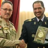 Tư lệnh Quân đội Không quân Iran, Thiếu tướng Alireza Sabahi-Fard (phải) và Phó Tư lệnh Lục quân Iraq Tariq Abbas Ibrahim Abdulhussein. (Nguồn: presstv.com)
