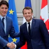 Tổng thống Pháp Emmanuel Macron (phải) và Thủ tướng Canada Justin Trudeau trong cuộc gặp tại Paris (Pháp) ngày 7/6/2019. (Ảnh: AFP/TTXVN)