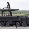 Hệ thống tên lửa đạn đạo Novator 9M729 (SSC-8) của Nga được giới thiệu tại Diễn đàn kỹ thuật-quân sự quốc tế ở Kubinka, ngoại ô Moskva ngày 17/6/2015. (Ảnh: Reuters/TTXVN)