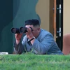 Trong ảnh: Nhà lãnh đạo Triều Tiên Kim Jong-un chỉ đạo vụ phóng "vũ khí dẫn đường chiến thuật mới" gần thị trấn ven biển phía Đông Wonsan ngày 25/7/2019. (Ảnh: Yonhap/TTXVN)