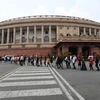 Quang cảnh bên ngoài Hạ viện Ấn Độ ở New Delhi ngày 5/8/2019. (Ảnh: AFP/TTXVN)