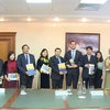 Đoàn đại biểu tỉnh Bắc Ninh chụp ảnh kỷ niệm với đại diện chính quyền thành phố Moskva của Nga. (Ảnh: PV/Vietnam+)