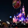 Công viên giải trí Disneyland Thượng Hải cấm du khách mang theo thức ăn có mùi nồng. (Nguồn: AFP)