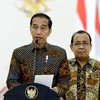 Tổng thống tái đắc cử Indonesia Joko Widodo (trái) tại cuộc họp báo ở Jakarta. (Ảnh: AFP/TTXVN)