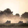 Xe quân sự Thổ Nhĩ Kỳ di chuyển gần thị trấn Akcakale thuộc tỉnh Sanliurfa, hướng về phía Syria ngày 9/10/2019. (Ảnh: AFP/TTXVN)