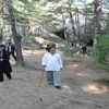 Nhà lãnh đạo Triều Tiên Kim Jong-un (giữa) thị sát khu du lịch núi Kumgang ở bờ biển phía Đông nước này ngày 23/10/2019. (Ảnh: Yonhap/TTXVN)