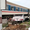 Nghệ An: Tàu hỏa đâm ôtô 4 chỗ lật ngửa, nữ tài xế tử vong tại chỗ