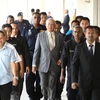 Cựu Thủ tướng Malaysia Najib Razak (giữa) rời phiên tòa ở Kuala Lumpur, ngày 25/10/2018. (Ảnh: THX/TTXVN)