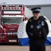 Cảnh sát Anh phong tỏa hiện trường phát hiện 39 thi thể người nhập cư trong xe container tại Grays, Essex, ngày 23/10/2019. (Ảnh: AFP/TTXVN)