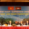 Chủ tọa Diễn đàn xúc tiến đầu tư-thương mại Việt Nam-Campuchia. ((Ảnh: PV/Vietnam+)