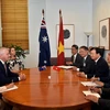 Phó Thủ tướng Trịnh Đình Dũng tiếp Phó Thủ tướng Australia Michael McCormack. (Ảnh: TTXVN phát)