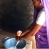 Sữa bị pha loãng trước khi phân phát cho học sinh. (Nguồn: indiatoday.in)