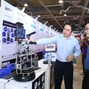 Khách tham quan triển lãm các sản phẩm công nghệ tại Techfest 2019. (Ảnh: Minh Quyết/TTXVN)