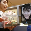 Khách hàng mua hàng thông qua robot avatar. (Nguồn: japantimes.co.jp)