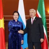 Chủ tịch Hội đồng Nhà nước Tatarstan F.Kh. Mukhametshin và Chủ tịch Quốc hội Nguyễn Thị Kim Ngân. (Ảnh: Trọng Đức/TTXVN)