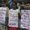 Tuần hành phản đối các vụ cưỡng bức tại Siliguri, Ấn Độ, ngày 7/12/2019. (Ảnh: AFP/TTXVN)