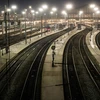 Các chuyến tàu bị hủy tại ga Gare du Nord ở Paris, Pháp ngày 5/12/2019. (Ảnh: AFP/TTXVN)