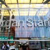 Biểu tượng của Morgan Stanley tại trụ sở ở New York, Mỹ. (Ảnh: AFP/TTXVN)