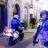 Binh sỹ gác tại hiện trường vụ tấn công khủng bố gần chợ Giáng sinh ở Strasbourg, Pháp, ngày 11/12/2018. (Ảnh: AFP/ TTXVN)