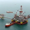 Một cơ sở khai thác dầu của Nga trên biển Caspian. (Ảnh: AFP/TTXVN)