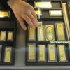 Vàng miếng được bày bán tại một cửa hàng kim hoàn ở tỉnh An Huy, Trung Quốc. (Ảnh: AFP/TTXVN)