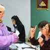 Cử tri bỏ phiếu trong cuộc bầu cử Quốc hội tại điểm bầu cử ở Tashkent, Uzbekistan, ngày 22/12/2019. (Ảnh: AFP/TTXVN)