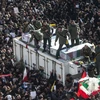 Hàng chục nghìn người tham dự lễ tang Tướng Qassem Soleimani tại Tehran, Iran, ngày 6/1. (Ảnh: THX/TTXVN)