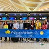 Những hành khách đầu tiên trên chuyến bay VN529 Thượng Hải-Đà Nẵng tối 19/1/2020. (Ảnh: Tiến Trung/Vietnam+)