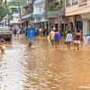 Mưa lớn gây ngập lụt tại nhiều tuyến phố ở Iconha, Brazil. (Ảnh: TTXVN phát)