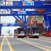 Hoạt động bốc xếp hàng nhập khẩu tại cảng biển Hải Phòng. (Ảnh: An Đăng/TTXVN)